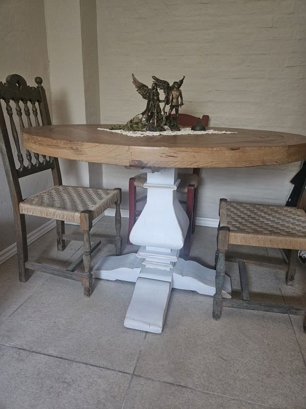 Lote anterior: Mueble de comedor con sillas
