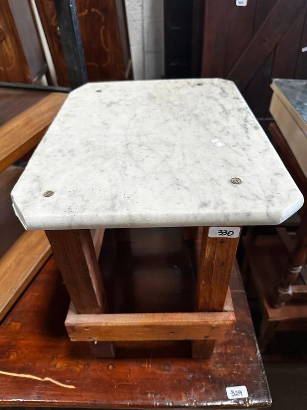 Lote anterior: MESA RATONA DE MÁRMOL CON PATAS DE MADERA