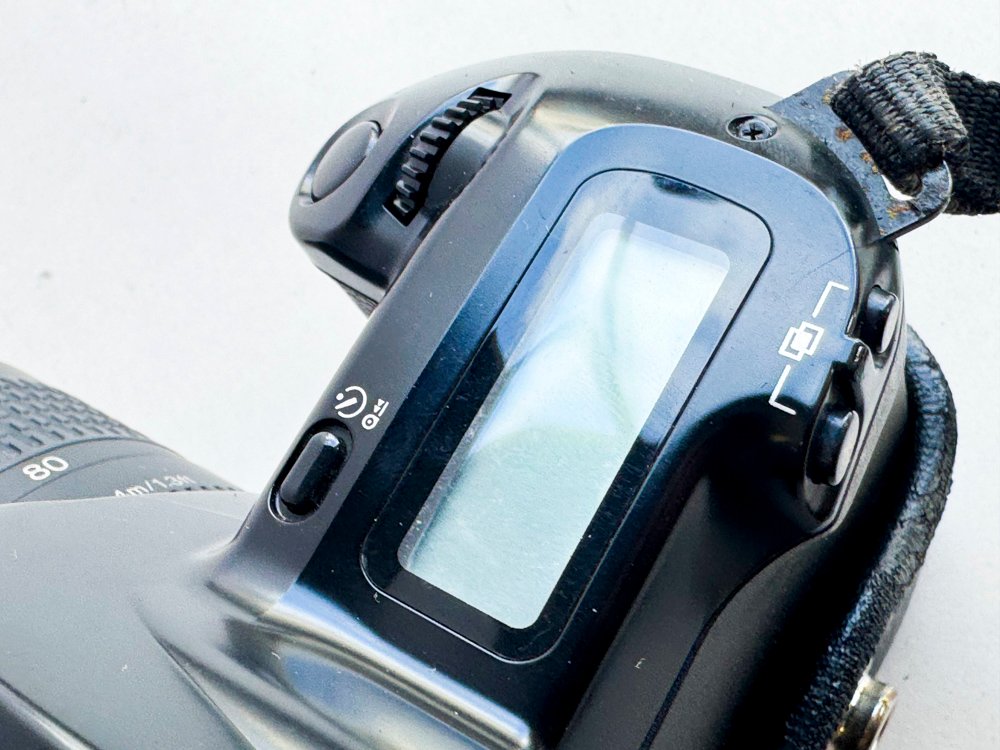 Venta de Máquina de Fotos CANON con Estuche y Lámpara de Emergencia - imagen 9