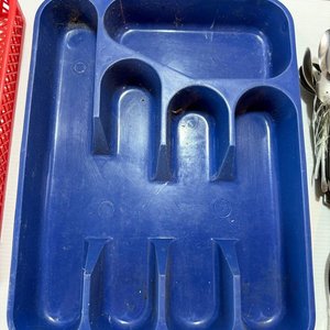 Lote de Cubiertos Metálicos y Cubierteros de Plástico - imagen 11
