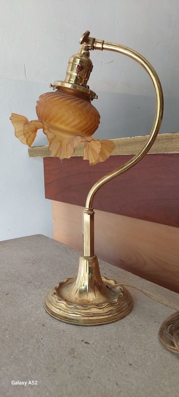 Lámpara de vidrio con tulipa, estilo clásico - imagen 2