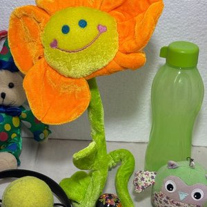 Lote de Juguetes: Peluches, Pistolas, Reproductor CD Panasonic y Más - imagen 41