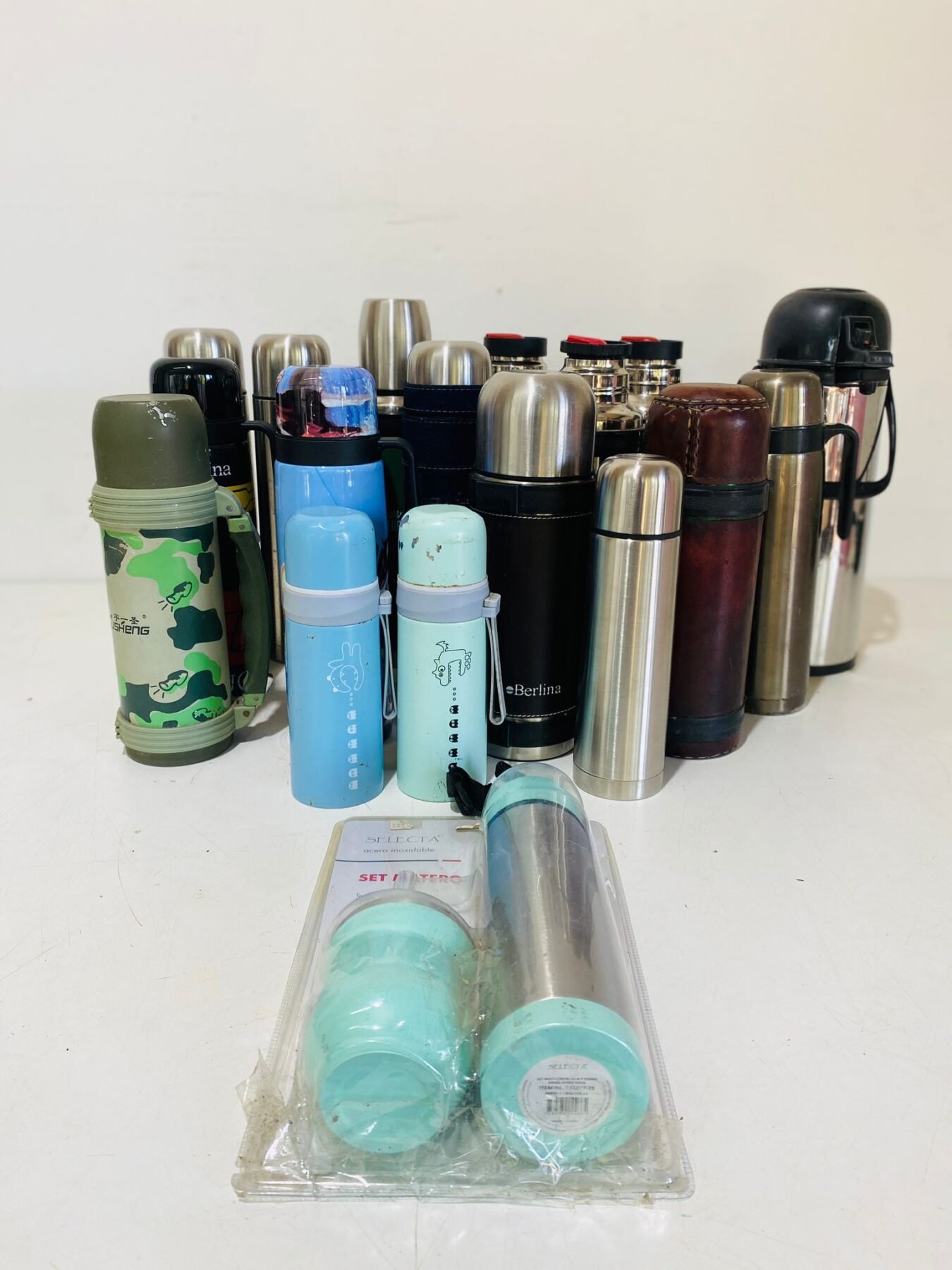 Item lote-x19-termos-diferentes-modelos-y-tamanos - Image 1