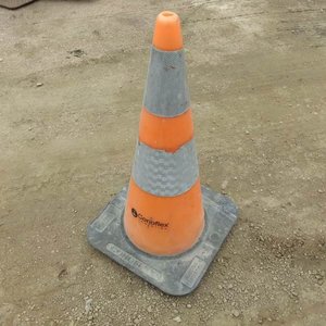 Lote anterior: Cono de Señalización Naranja con Tiras Reflectantes