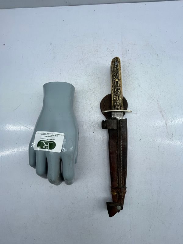 Cuchillo de Monte Hoja Acero al Carbono, Cachas de Asta con Funda de Cuero