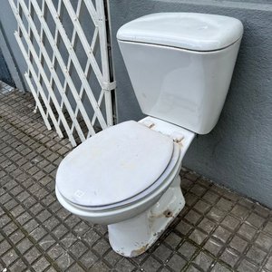 Reja Plegable de Hierro Blanca y Mochila de Inodoro Blanca - imagen 5