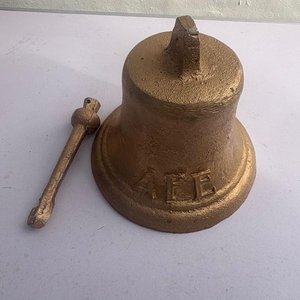 Campana de Bronce Número 4 con Martillo - imagen 3
