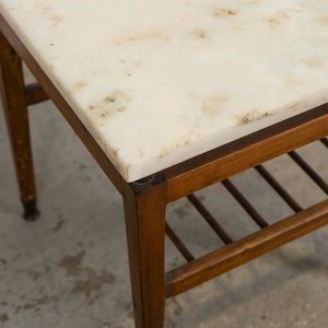 Mesa de Living con Tapa de Mármol y Detalles en Lustre - imagen 2