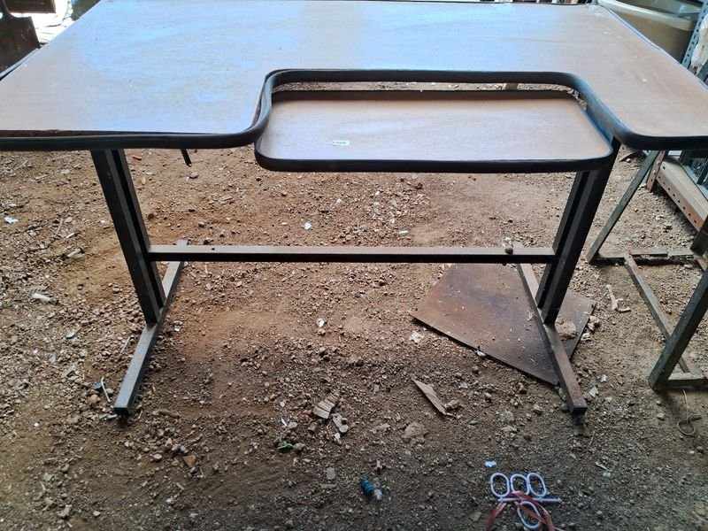 Escritorio estructura metálica y superficie de madera para oficina - imagen 5
