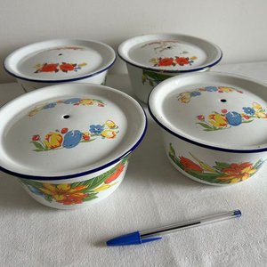 Set de 4 Bowls Esmaltados Blancos con Tapa y Flores - imagen 2