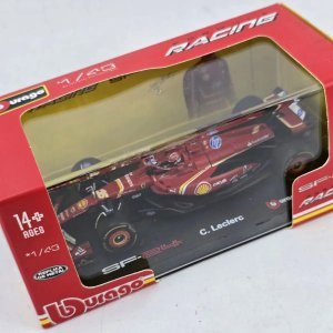 Réplica Ferrari SF24 Charles Leclerc 1:43 Burago con Piloto - imagen 9