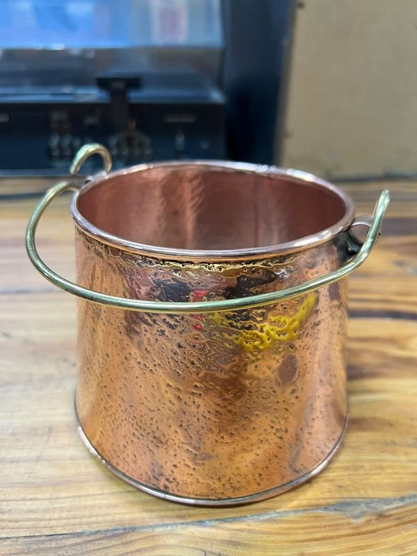 Olla Antigua de Cobre Martillado con Asa