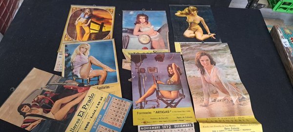 Coleccion de calendarios vintage con mujeres en diferentes poses - imagen 1