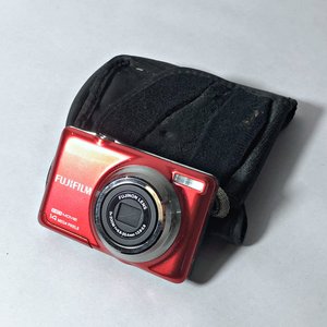 Lote: Afeitadora Eléctrica, Cámara Fujifilm, Cargadores, Billetera y Lentes con Aumento - imagen 3