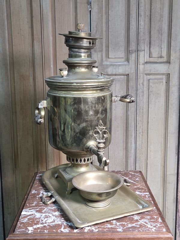 Gran Samovar Ruso de Bronce con Bandeja y Recipiente, Sellado Batashev