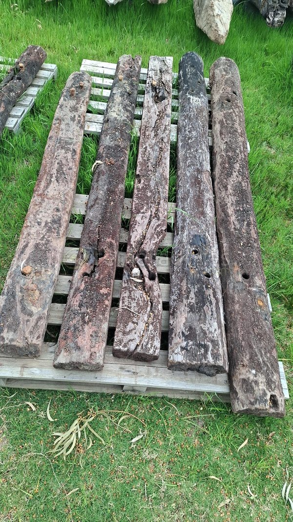 Lotes de Postes de Madera Rústica para Decoración o Construcción