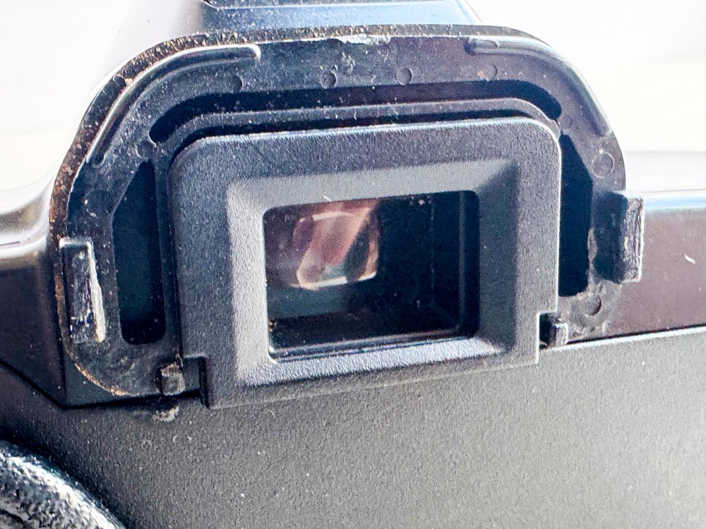 Venta de Máquina de Fotos CANON con Estuche y Lámpara de Emergencia - imagen 8