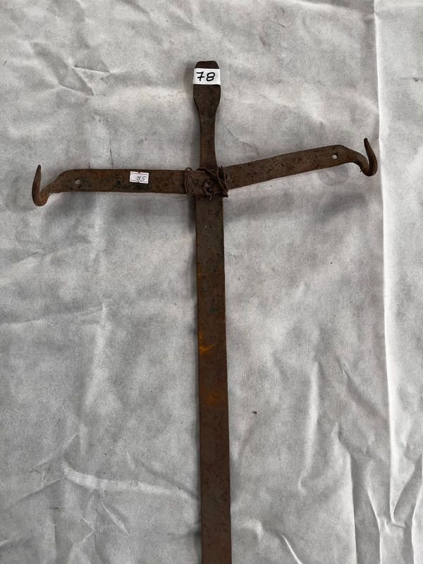 Pincho Cruz para Asar de Hierro Oxidado, 90 cm - imagen 1