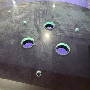 Mesa Redonda Moderna con Tapa de Vidrio y Base Metálica - imagen 5