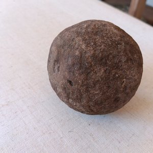 Antigua Piedra Redonda Tallada a Mano (Posible Boleadora) - imagen 5