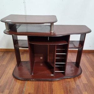 L 996 - Moderno escritorio para computadora en tono caoba, con diseño práctico para organizar su espacio (Medidas 114x45x89cm) - imagen 1