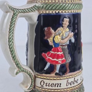 Jarra de Cerveza Decorada con Escenas Folclóricas - imagen 4