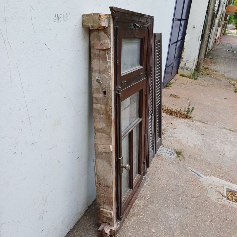 Ventana de cedro y marco de pinotea - Un diseño antiguo con acabado en madera - imagen 4