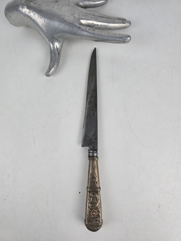 Cuchillo Criollo Antiguo con Sello "D" Coronada