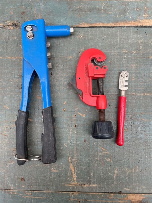 Remachadora Azul, Corta Vidrio y Corta Caño Rojo