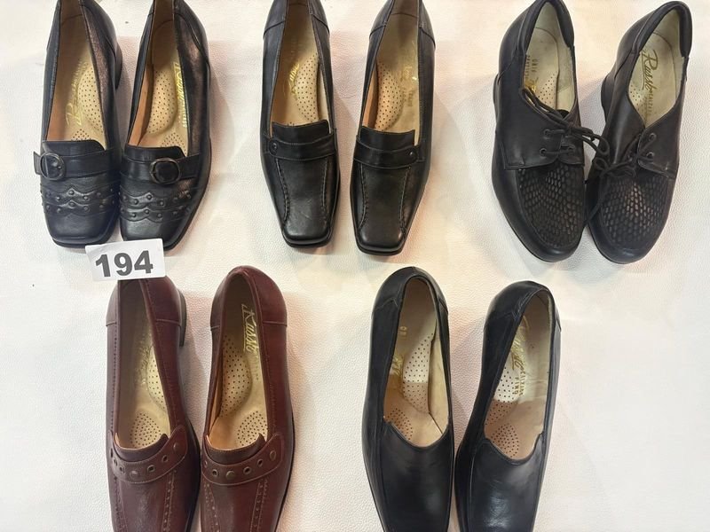 Lote de 5 Pares de Calzado de Cuero Artesanal para Dama