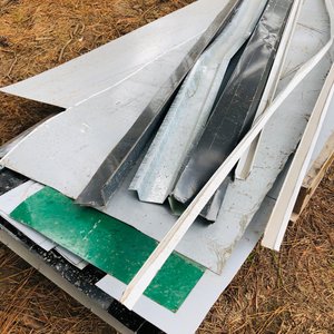 Lote de Chapas Lisas y Perfiles Metálicos para Reciclaje o Construcción - imagen 3