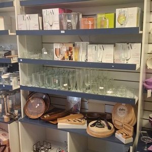 Estantería de comercio con luces arriba con 2 estantes removibles y capacidad de hasta 8 estantes - imagen 4