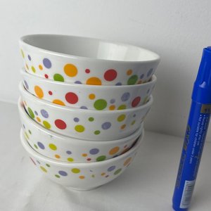 Lote siguiente: Set de 5 Cremeras de Loza con Diseño de Lunares