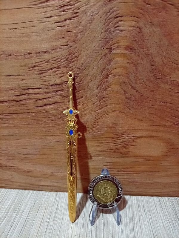 Espada Miniatura Abrecartas Excalibur Kirito Anime Metal Dorado - imagen 1