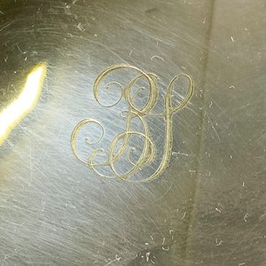 Sopera Christofle de Metal Plateado con Tapa y Monograma - imagen 4