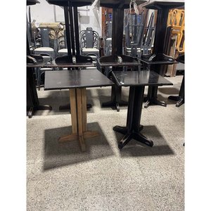 Lote anterior: Par de Mesas Bar Cuadradas de Madera Delfino Álvarez