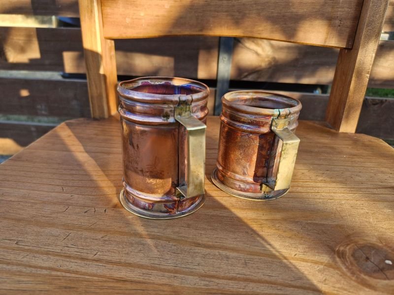 Dos tazas de bronce en excelente condición - imagen 3