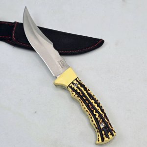 Lote siguiente: Cuchillo de Caza con Funda y Mango Estilo Cuerno