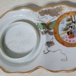 Lote anterior: Plato de Merienda Vintage de Porcelana Japonesa con Diseño Pintado a Mano y Detalles Dorados