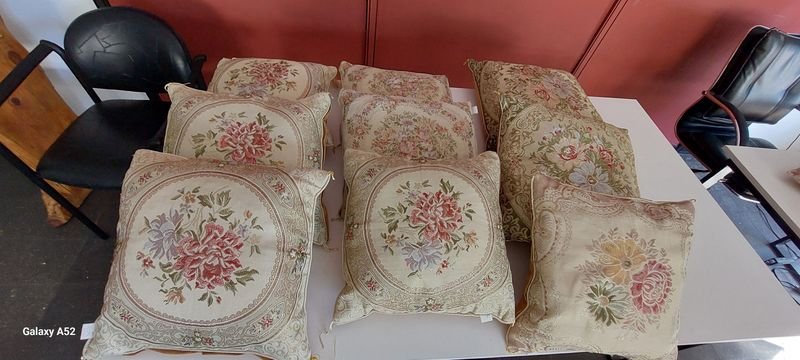 Lotes de almohadones coloridos en buen estado - imagen 2