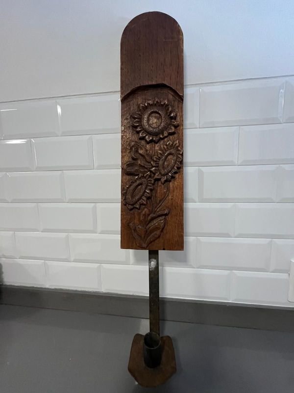 Talla de Madera con Girasoles y Portavelas
