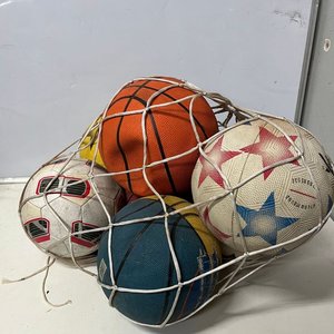 Lote de 8 Pelotas de Fútbol y Básquetbol Variadas - imagen 1