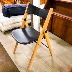 Juego de Sillas Plegables y Mueble de Madera - imagen 2