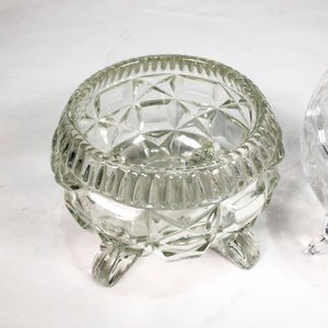 Dos centros de cristal hialino, uno con tapa - imagen 2