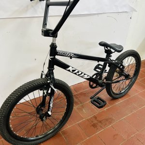 Bicicleta BMX KRW Rodado 20 Negra con Detalles - imagen 2