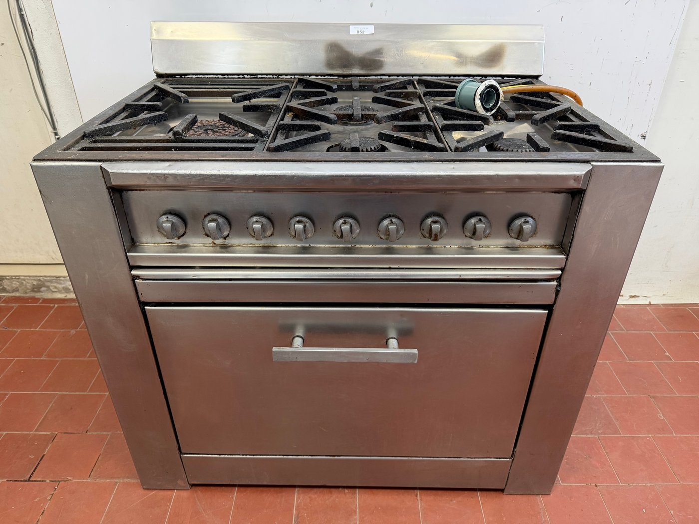 Cocina Industrial a Gas Inoxidable 5 Fuegos con Horno y Ladrillo