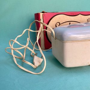1950´´s . Batidora de helados con caja original y manual de uso. Marca sumbean. No la probamos. 29.5 cm x 13 cm x 8.5 cm. - imagen 4