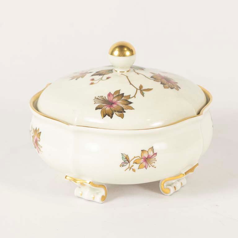 Lote anterior: Bombonera porcelana francesa decorada con flores y hojas