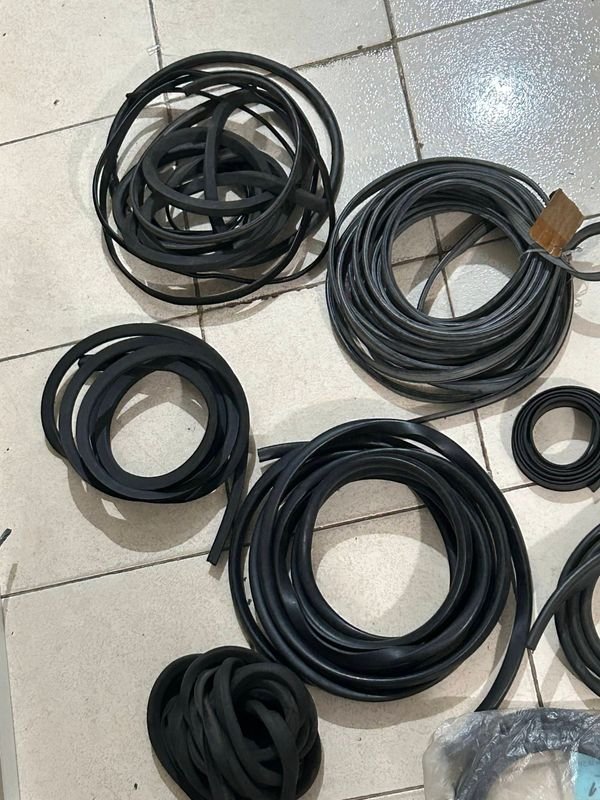 Burletes de Goma Negros para Puertas y Ventanas