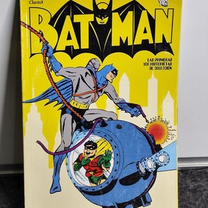 Lote anterior: Libro de Historieta "Batman: Las Primeras 100 Historietas de Colección"